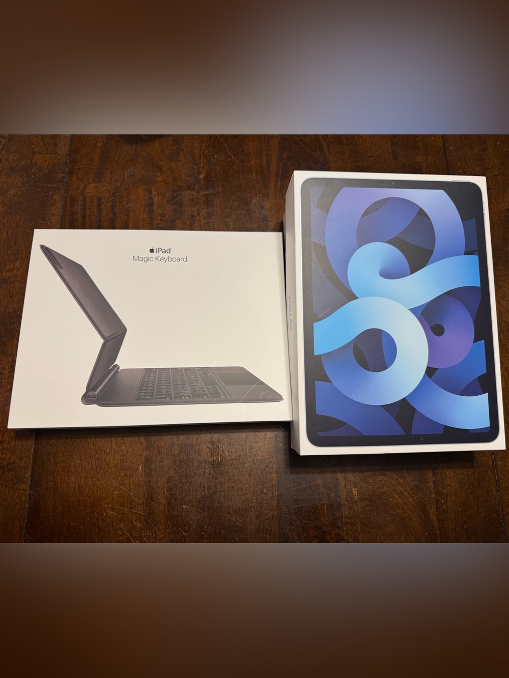 Apple iPad Air w/ Magic Keyboard (BUNDLE)
